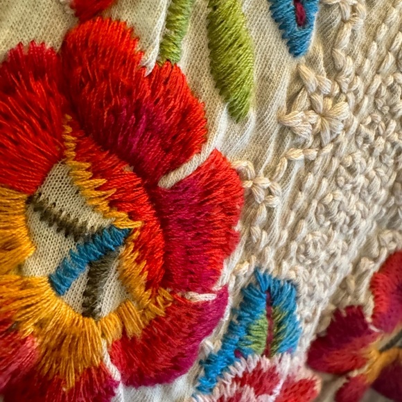 Johnny Was Tunic Women’s Large Beige Embroidered Hibiscus Floral Slit V-Neck - Picture 3 of 13